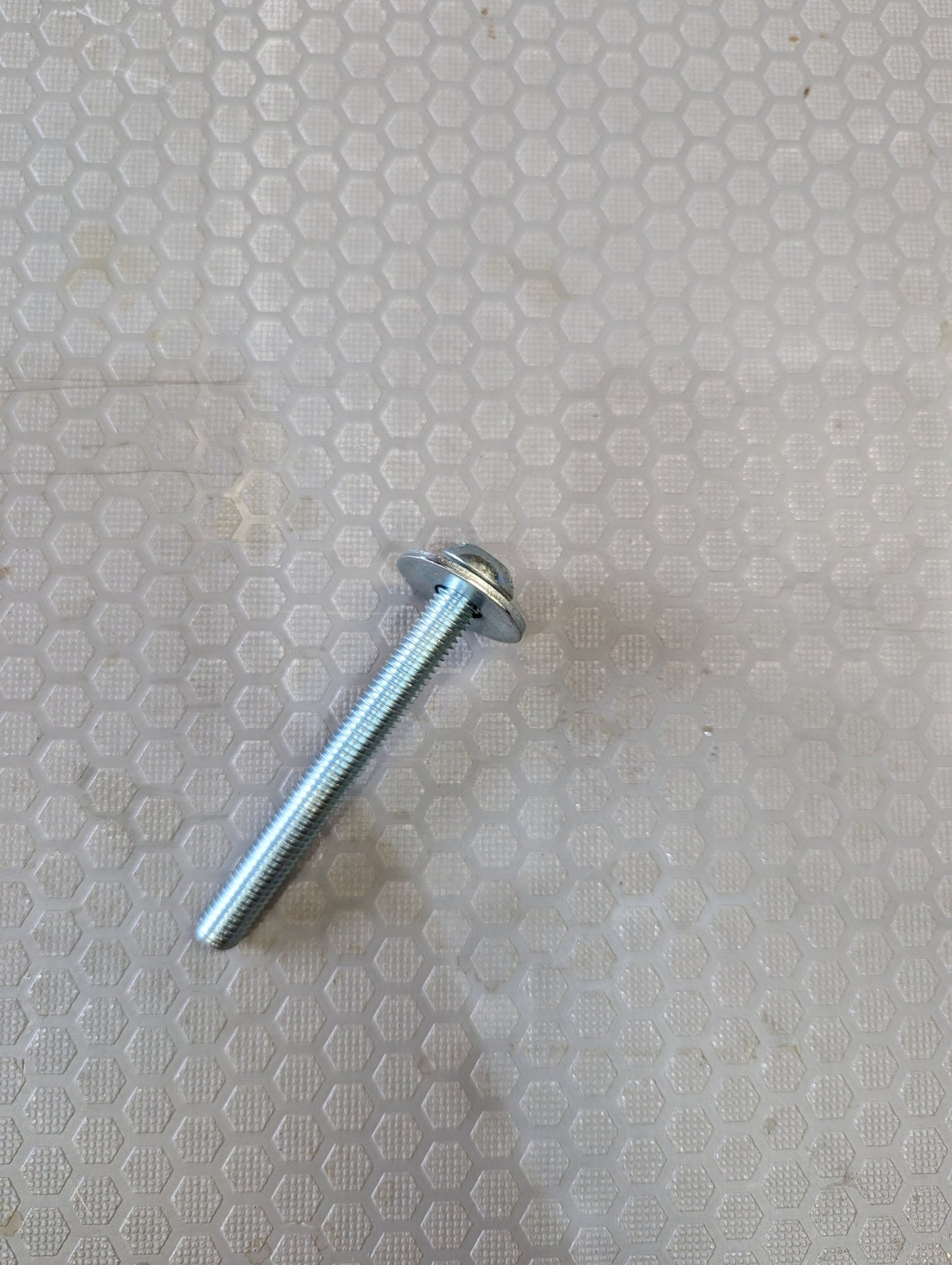 Renault Trafic seat fixing bolt - Vangear-EU