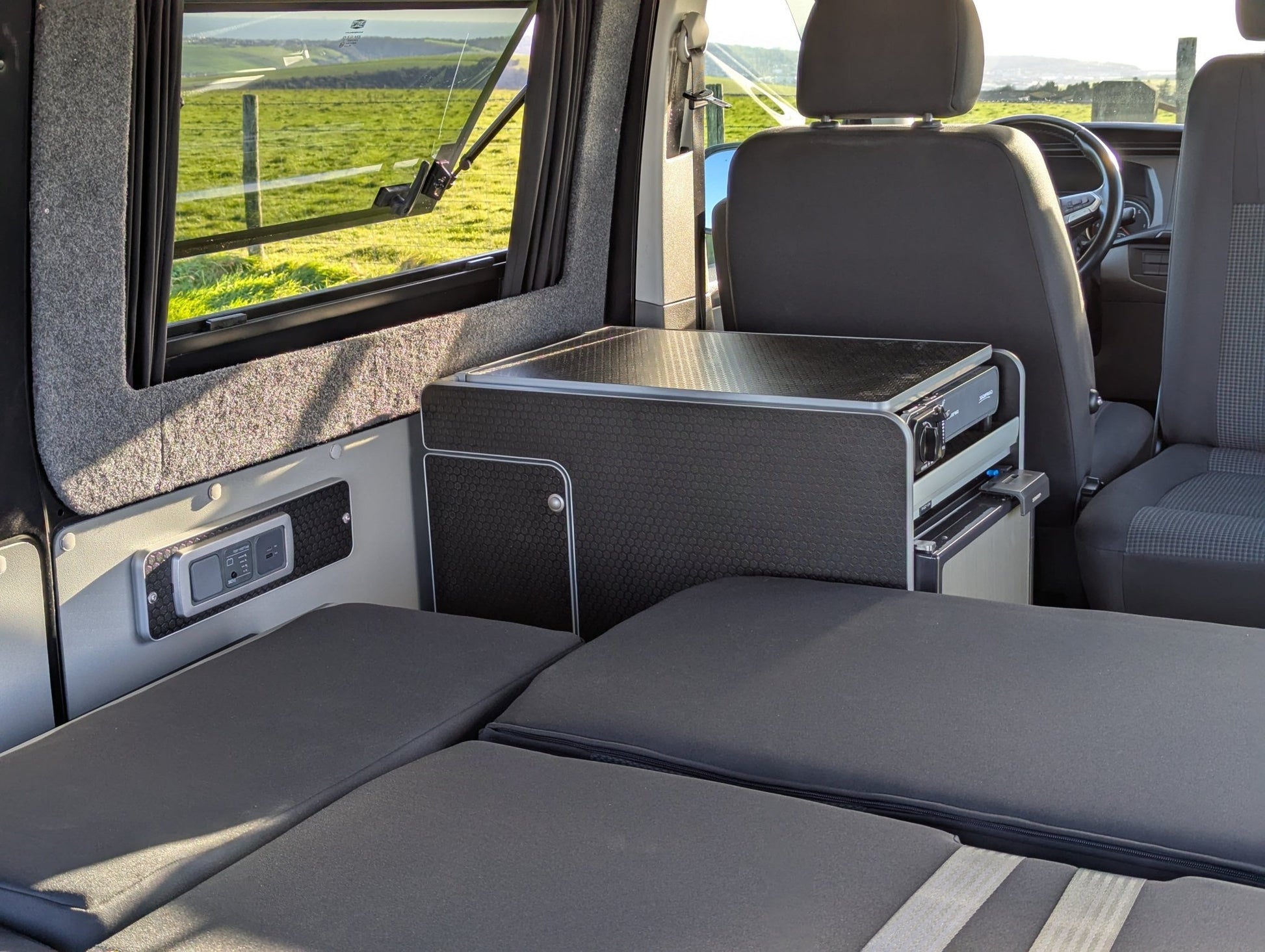 Vangear CRX - Pod Campervan Pod (Fridge NOT included) Black/Black table - Vangear - EU