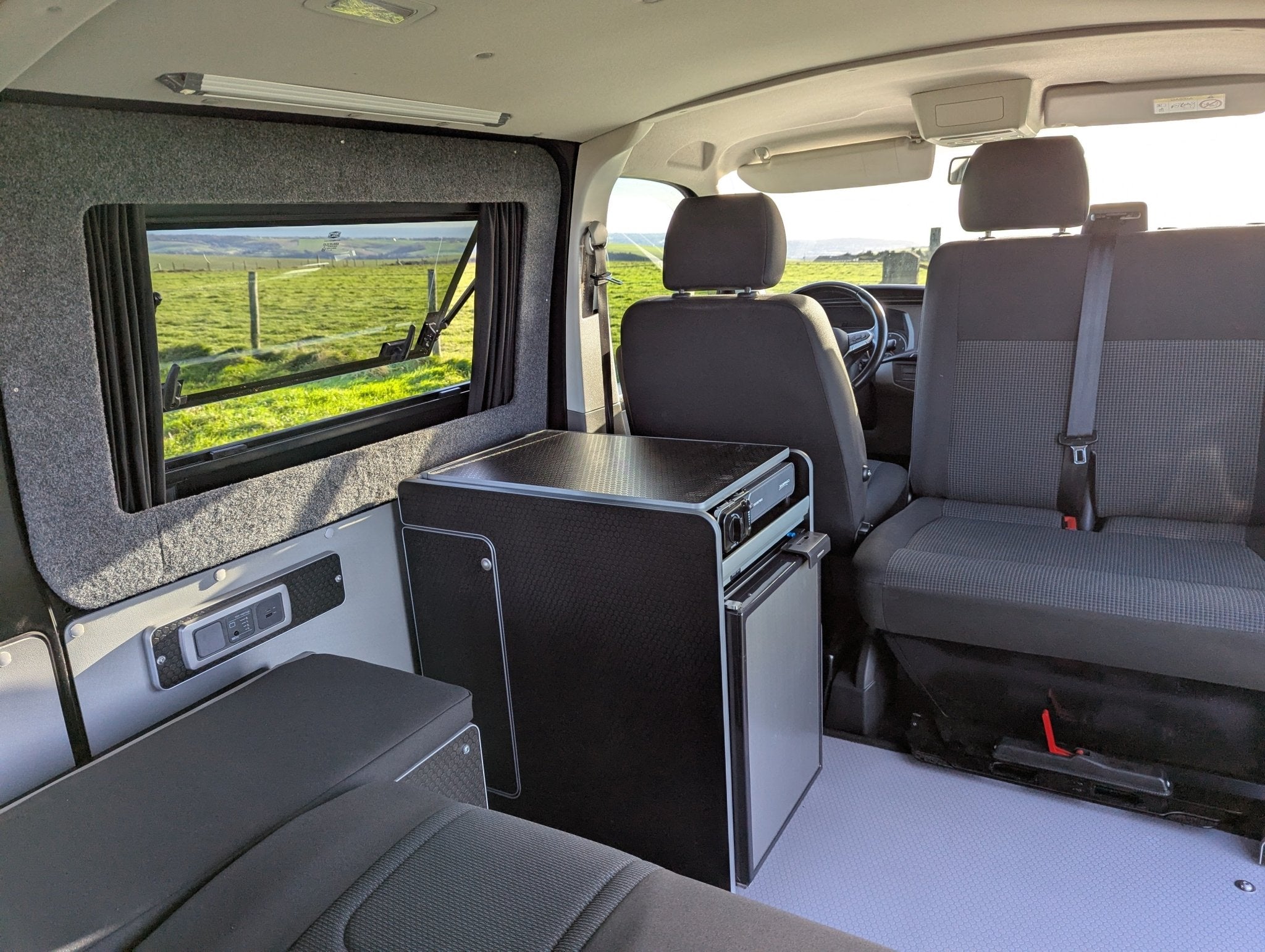 Vangear CRX - Pod Campervan Pod (Fridge NOT included) Black/Black table - Vangear - EU