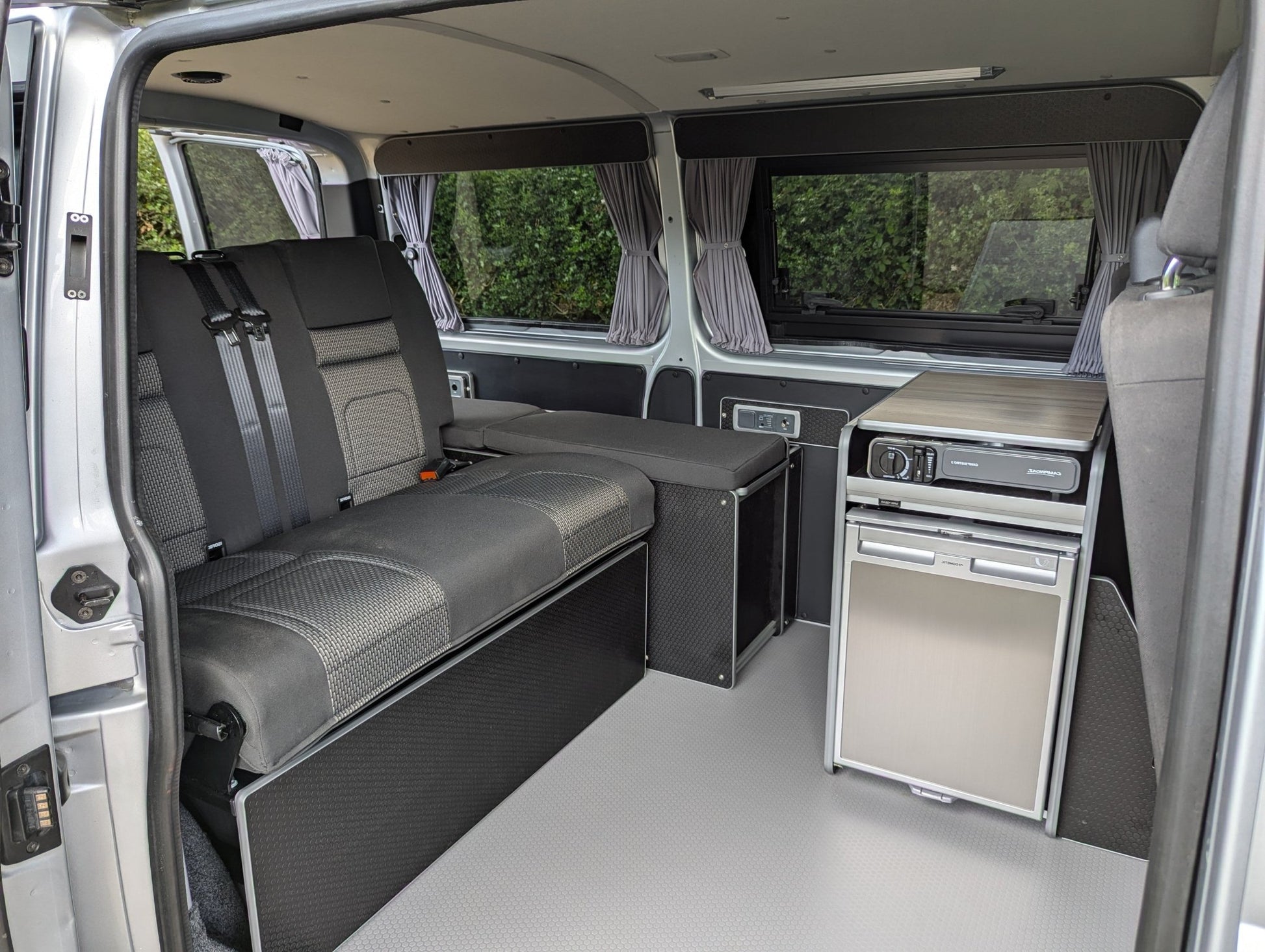 Vangear CRX - Pod Campervan Pod (Fridge NOT included) Black/Driftwood table - Vangear - EU