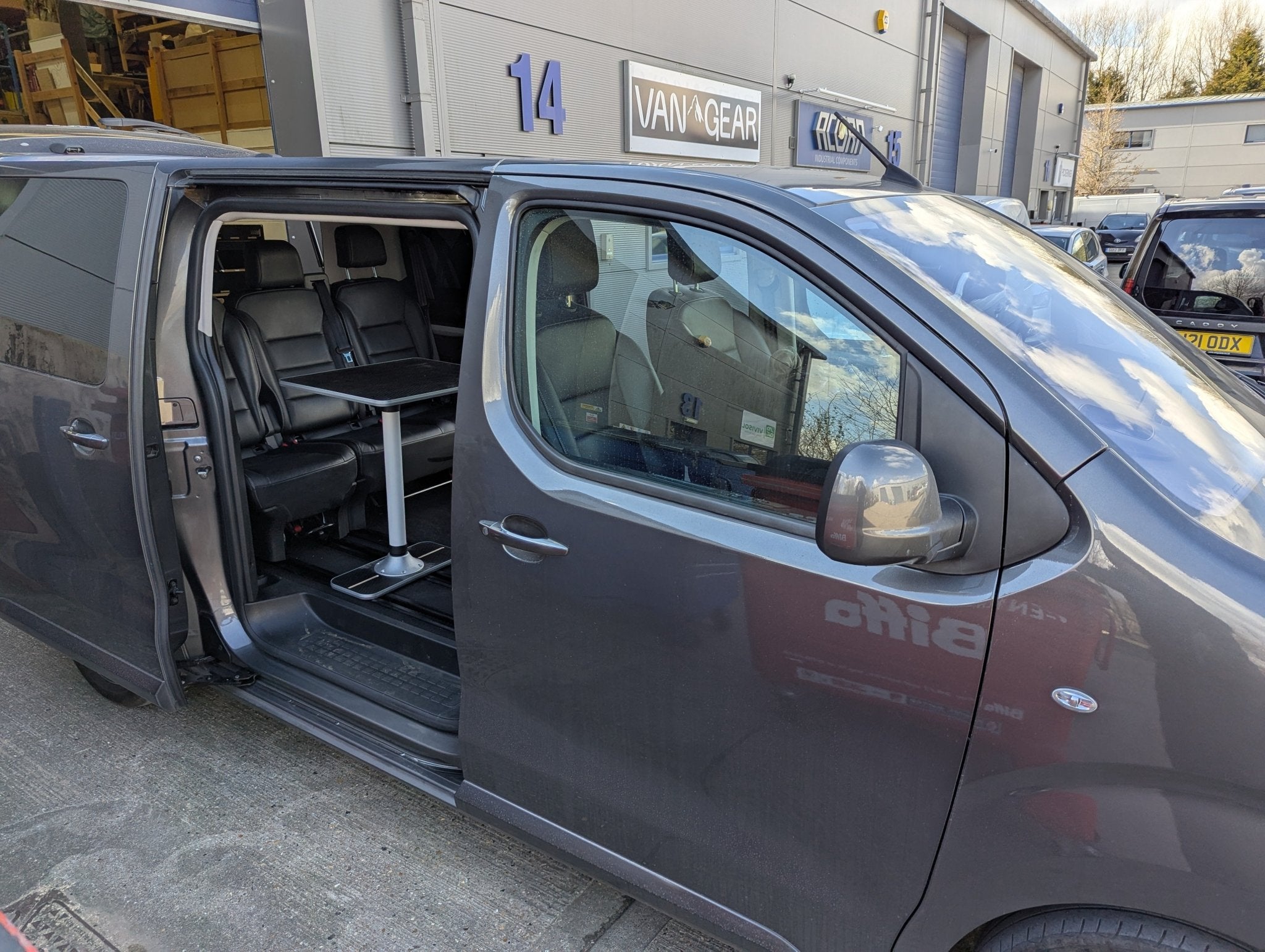 Vangear Table Stand-Citroen-Peugeot-Toyota - Vangear-EU